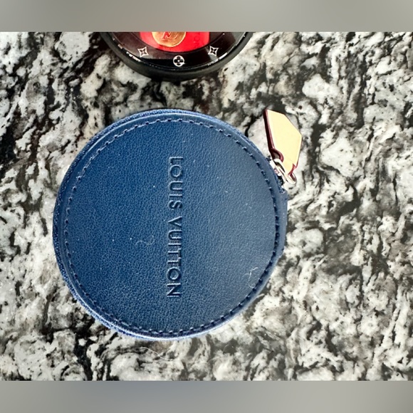 2022 Authentic Louis Vuitton Horizon Wireless Earbuds - Picture 4 of 11